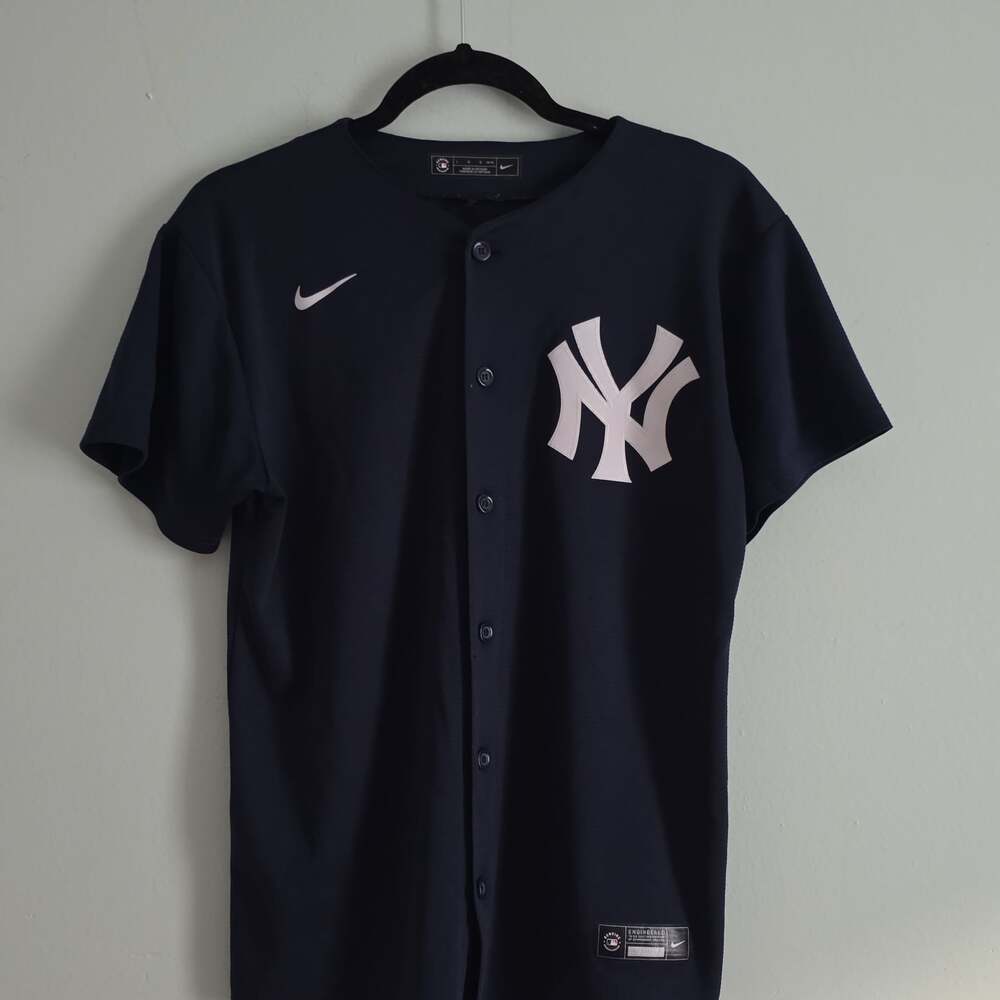 Aaron Judge New York Yankees woman's Dri-FIT ADV MLB Limited Jersey.